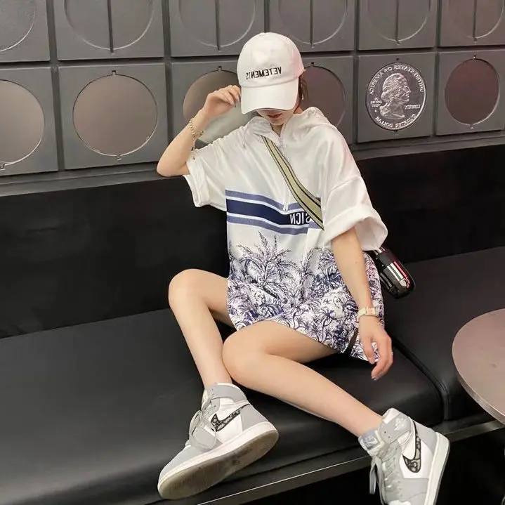 

Single / Suit Summer New Product Loose Casual Splicing Hooded Short Sleeve T-Shirt + Sports Shorts Two Piece Set For Women