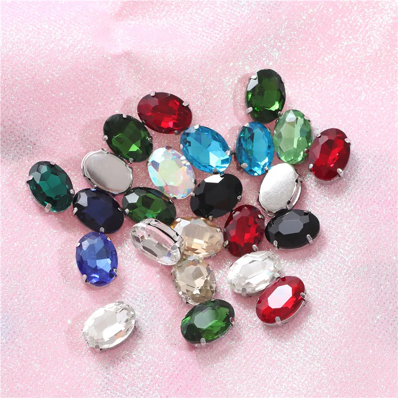 Стеклянные стразы овальной формы с кристаллами пришивные серебряным креплением