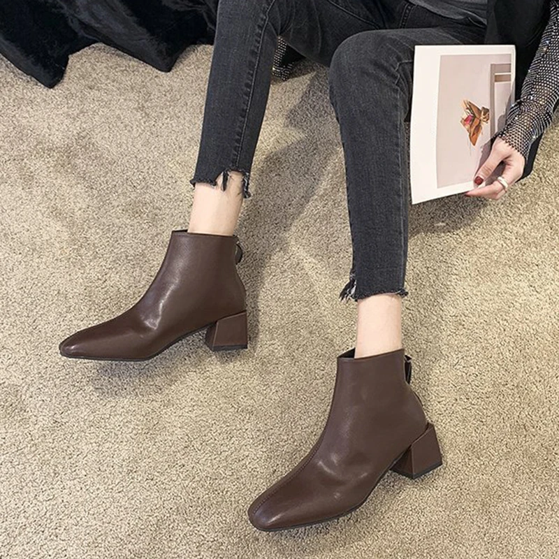 

Martin Boots Chelsea Boots Square Toe Warm Comfortable Combat Boots Plush Ankle Boots Middle Heel Chunky PU Leather Boots Black