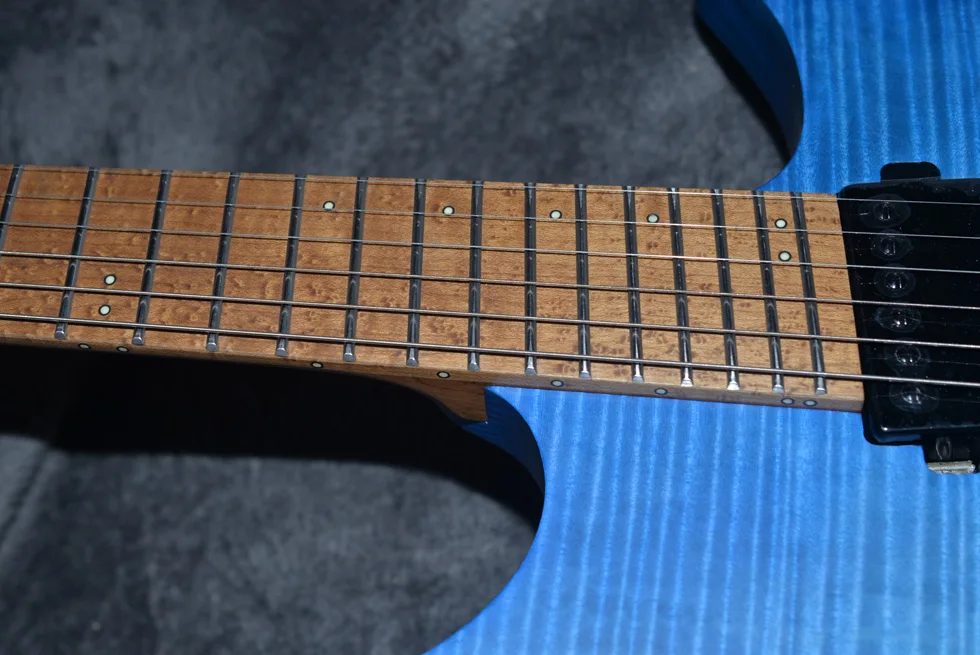 Fanned Fret Гитара s безголовая гитара Стиль модель синий цвет жареное Пламя клен шея гитара