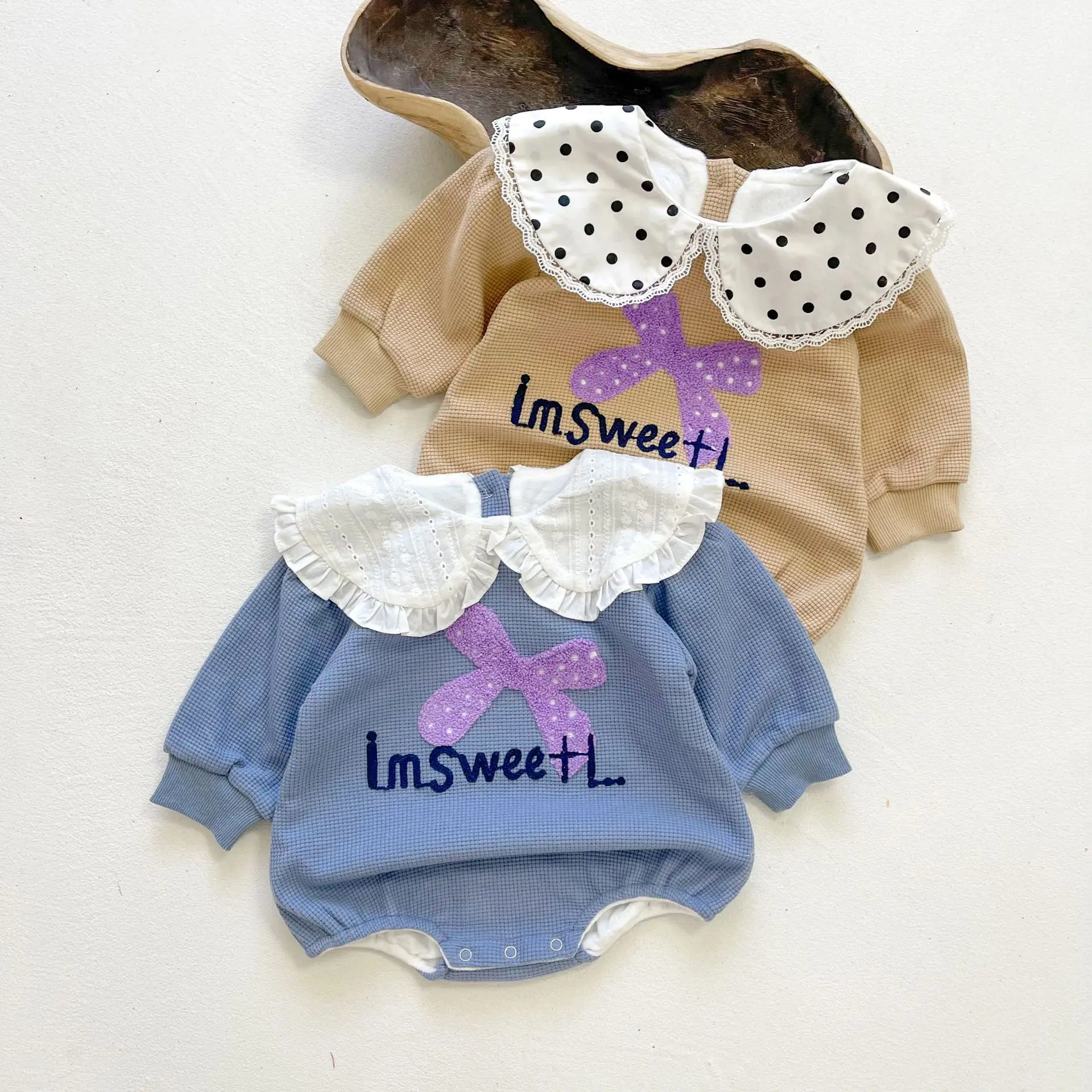 

Детский трикотажный комбинезон, с длинным рукавом и оборками