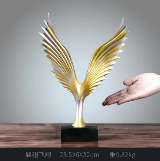 

Creative Home Decor Eagle Wing Abstract Sculpture Decoration Figurine Decorative Resin Hawk Statue TV Background Xmas Gift