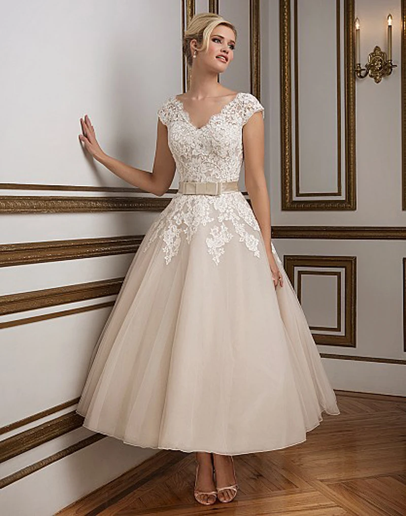 

Винтажное кружевное короткое платье длиной до щиколотки с v-образным вырезом и рукавами-крылышками, садовое свадебное платье 2018, платья для ...