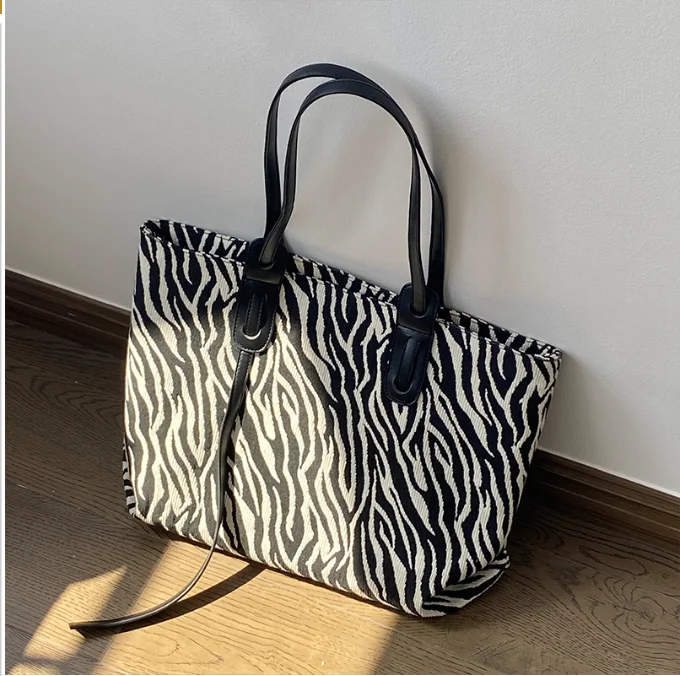 

Fashion women bag large capacity shoulder underarm girl vintage handbag casual tote bag kiiuu25