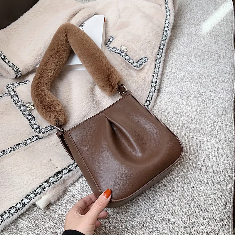

Plush Armpit bag 2021 Fashion New High-quality PU Leather Women's Designer Handbag Pleated Shoulder Messenger Bag Travel Bag
