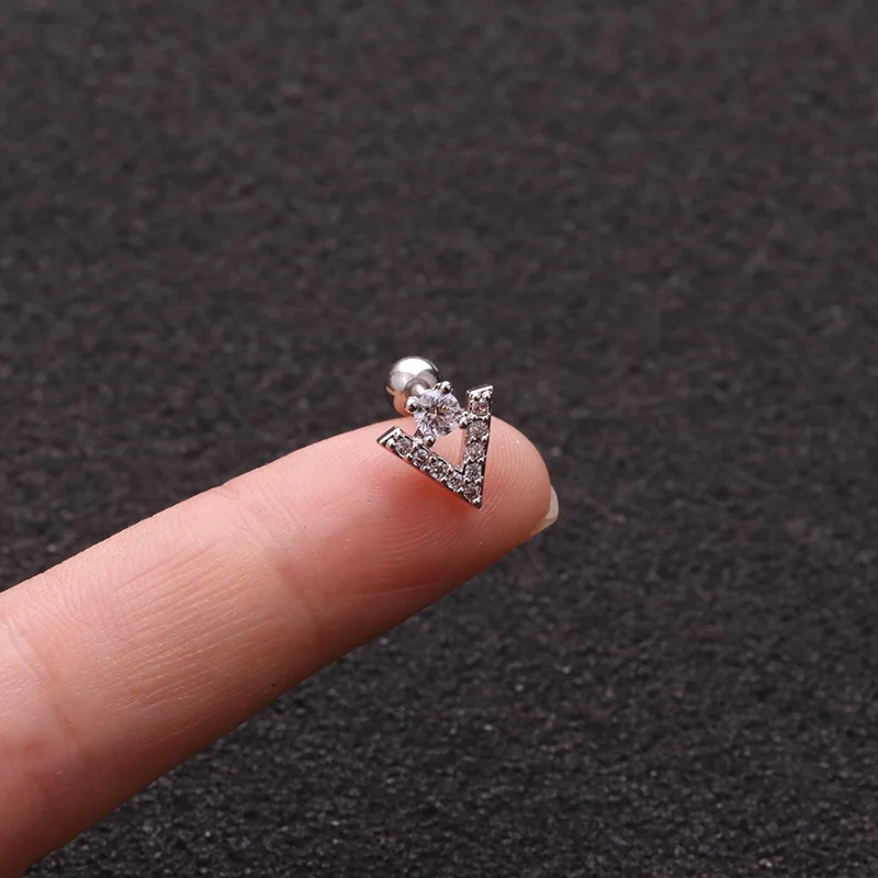 1 шт. 16 г квадратные серьги-гвоздики из нержавеющей стали с сердечком и кубическим