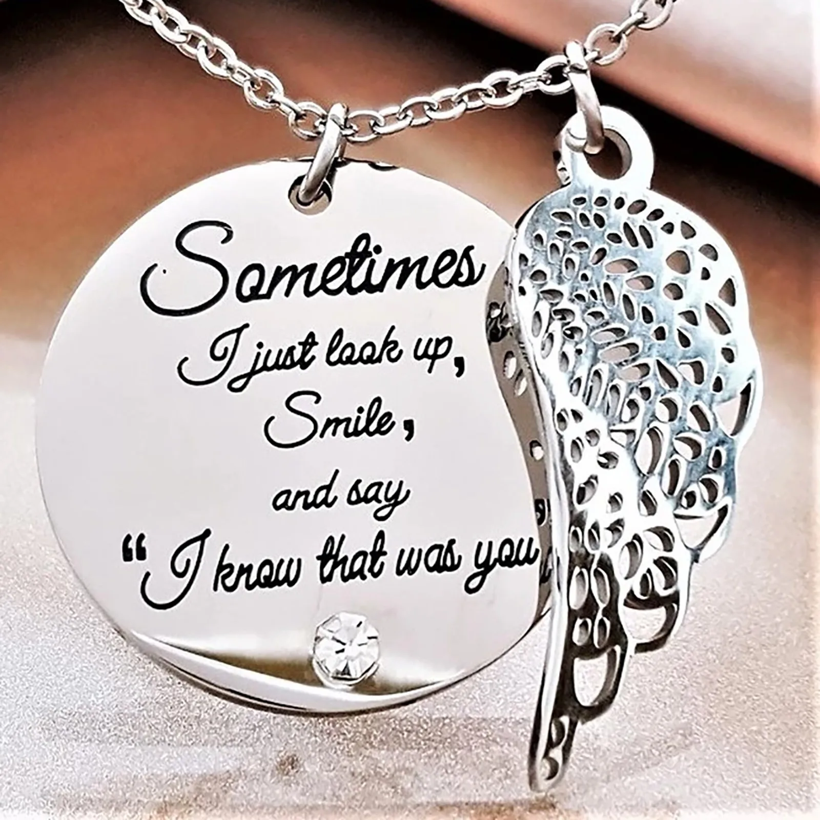 Ожерелье для женщин новое ожерелье с ангельским крылом инкрустированным