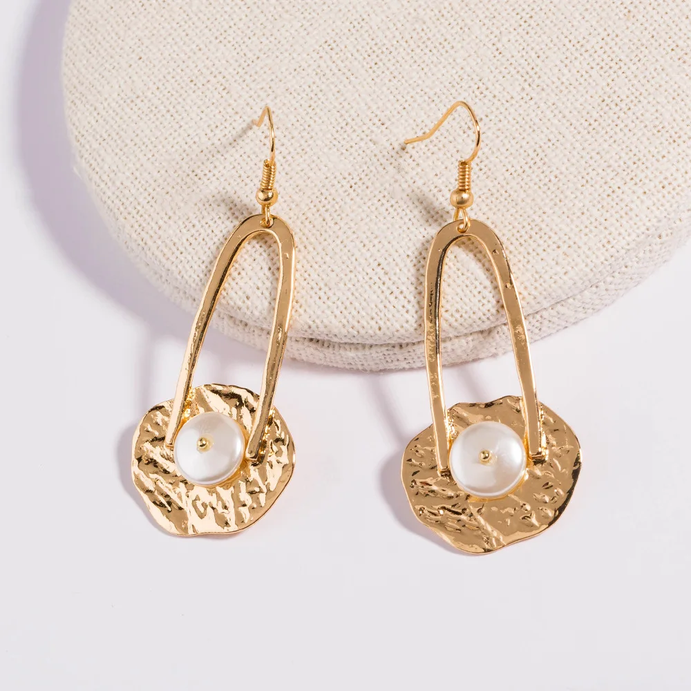 Серьги-гвоздики с металлической кисточкой и жемчугом | Украшения аксессуары