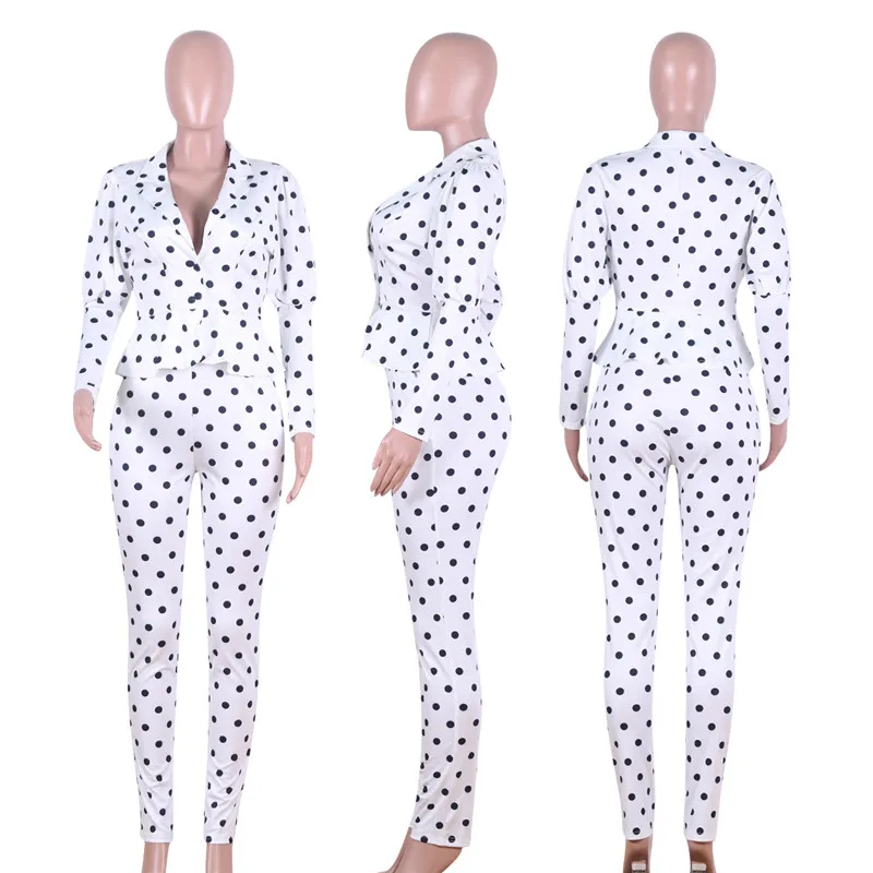 Женский офисный костюм из блейзера и брюк элегантный в горошек с отложным