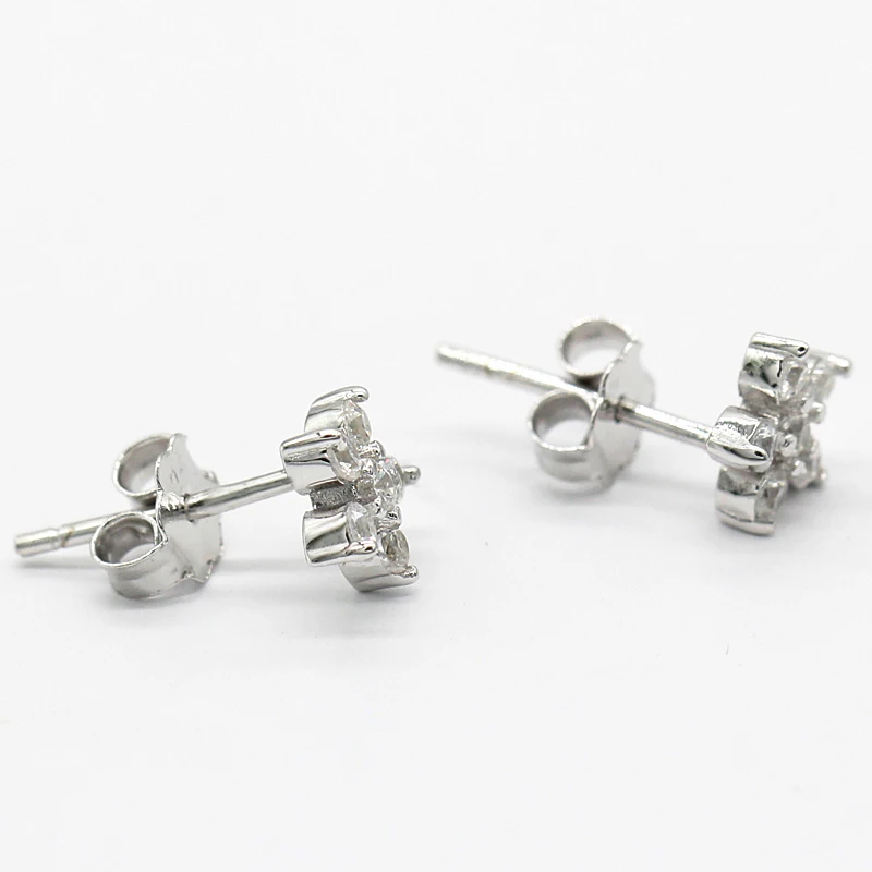 Серьги женские из серебра 925 пробы с искусственными маргаритками и маленькими