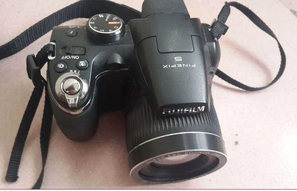 Используется Fujifilm FinePix S4050 14 мегапиксельная цифровая камера с супер