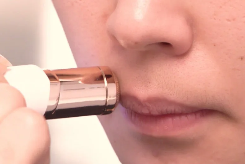 Электрический прибор для удаления волос лица и бровей мини бритва на шее