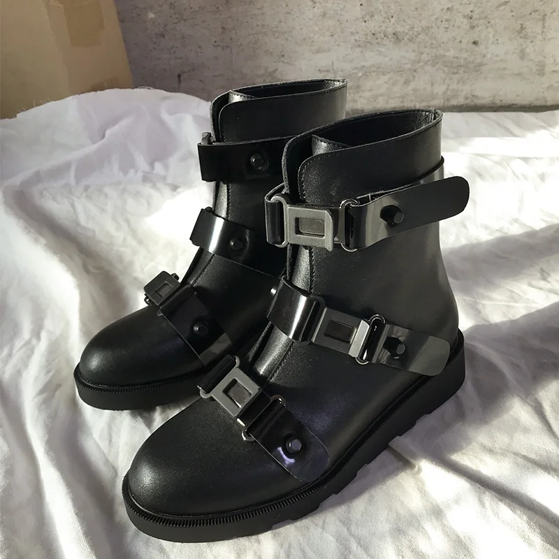 Женские ботинки с круглым носком Черные ботильоны на плоской подошве пряжкой