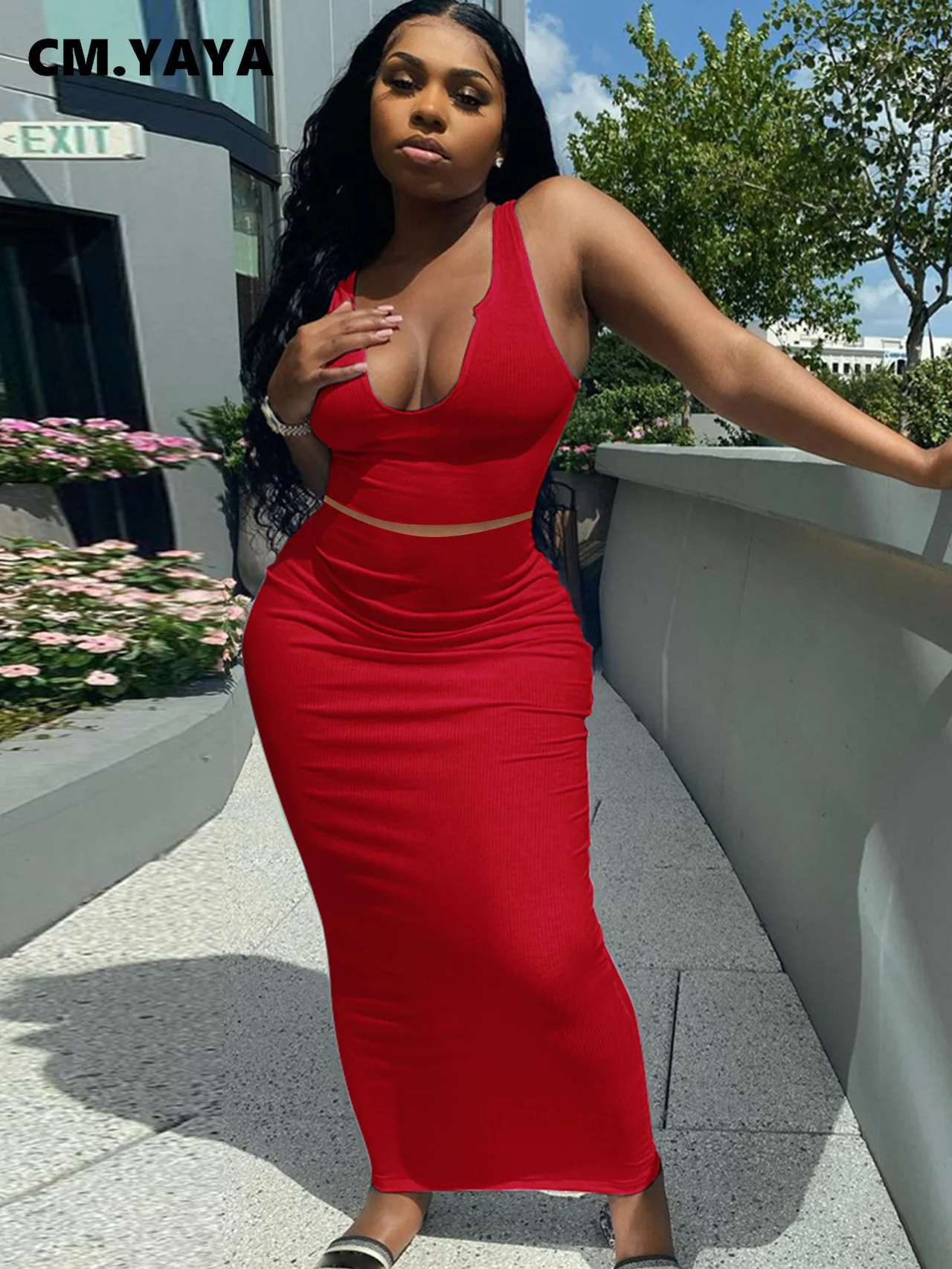 Женский костюм из двух предметов CM.YAYA однотонный укороченный топ с вырезом и