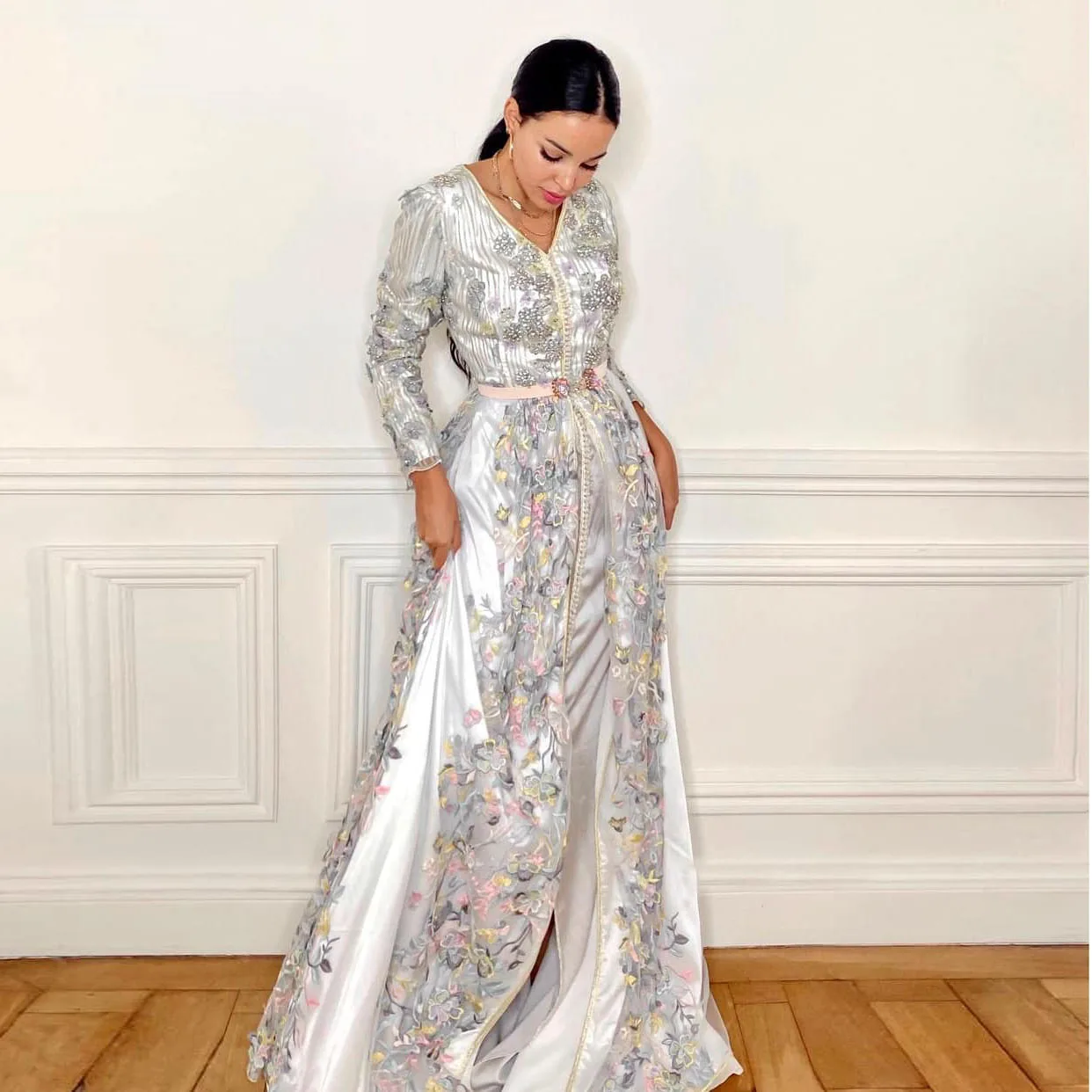 

White Elegant Split Moroccan Caftan Evening Dress V-Neck Floor Length Applique Flowers Special Occasion Party Dress Summer Dress