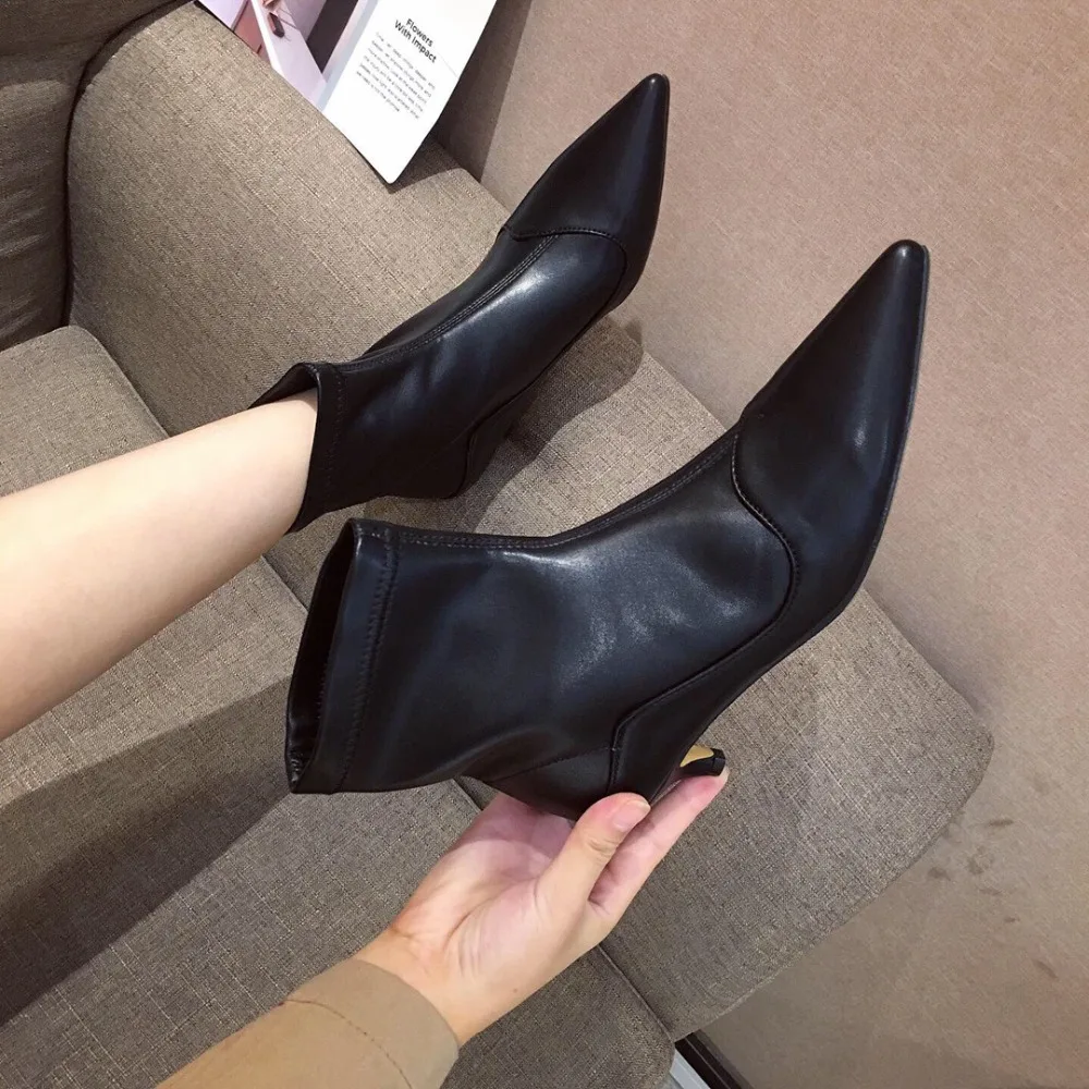 Bootee/женские ботинки г. Обувь с острым носком женские ботинки Martins на низком каблуке со шнуровкой женские ботильоны на резиновой подошве с острым носком