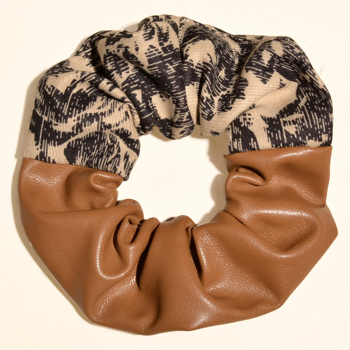 

Soft PU Leather Scrunchie Elastic Hair Ring Ponytail Holder Leopard Print Patching Scrunchie for Women Girls Hair Accessories