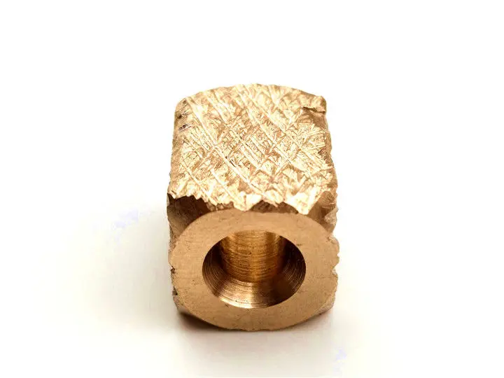 Латунные медные металлические резные бусы на веревочке ручной работы квадратные