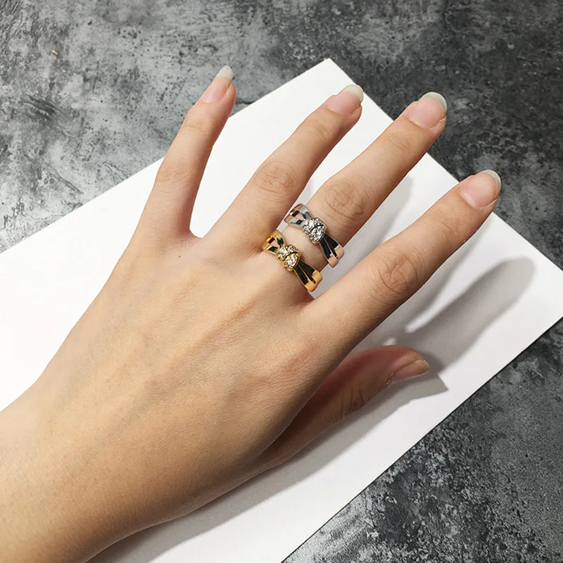 

Кольцо Непоседа женское, позолоченная медь, асимметричное кольцо с бриллиантами, перекрестный узел, 2021, новые модные украшения, стойкие цве...