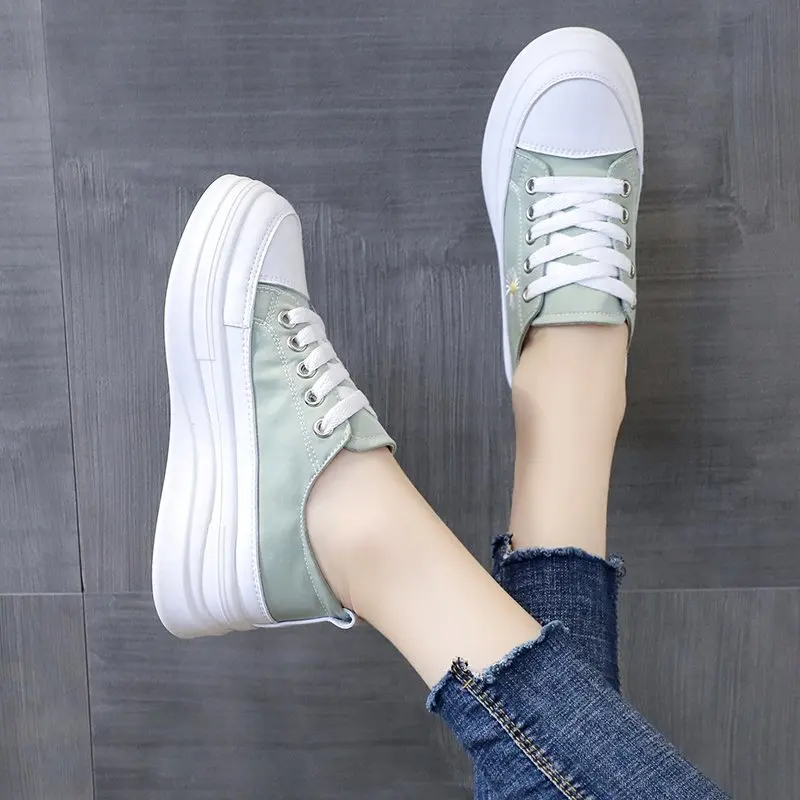 

Autumn New Student Flat Canvas Shoes Sneakers White Vucanized Shoes Woman Flats Breathable Air Mesh Lace Up Flower Women Shoes
