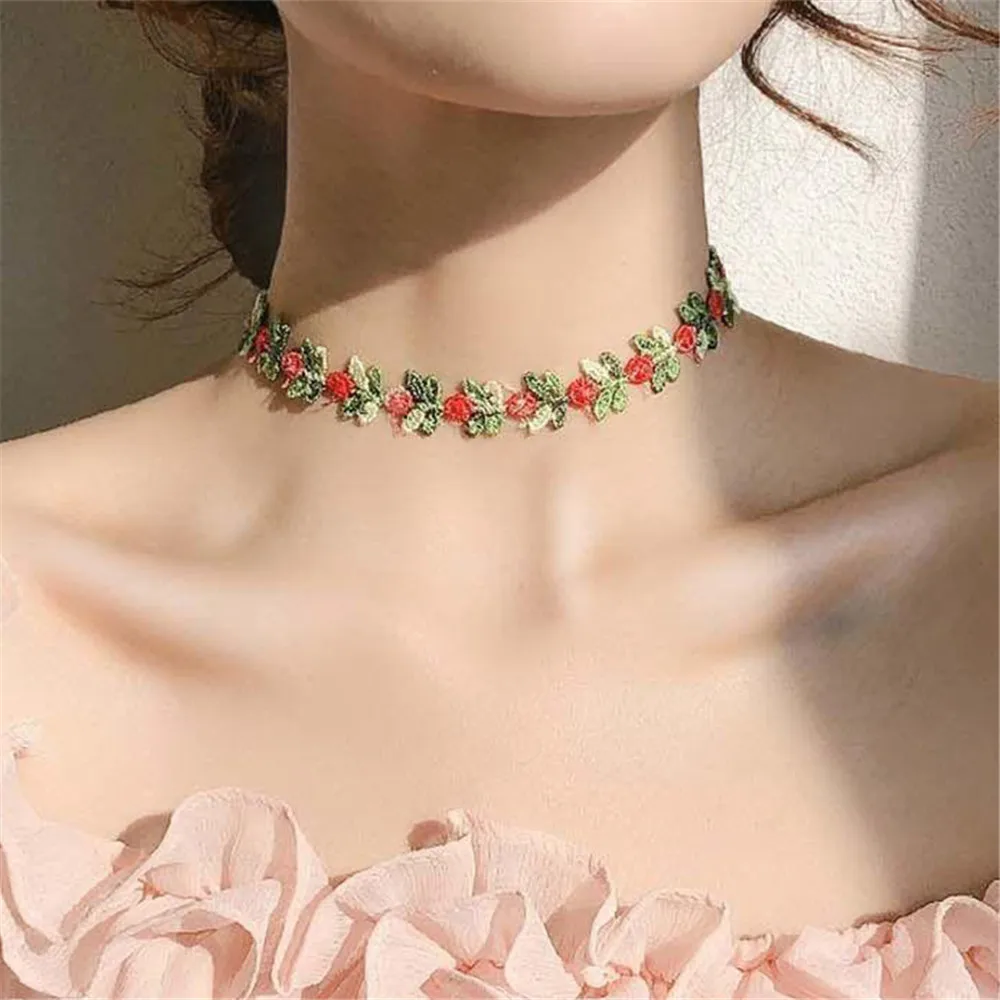 

Girl Flowers Lace Necklace Retro Fresh Forest Flower Embroidery Clavicle Chain Fashion Romantic Design Accessory Decoration