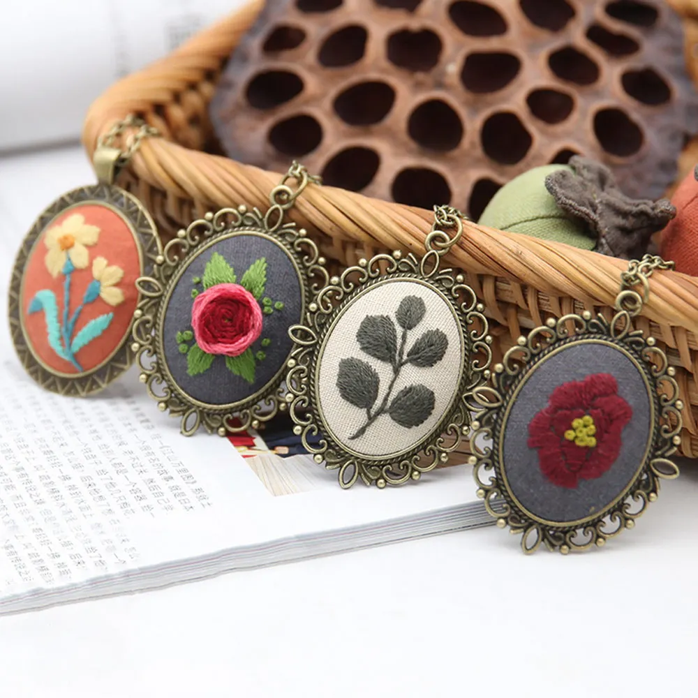 

Flower Leaf Oval Pendant Support Sweater Necklace Metal Chain Unfinished Embroidery Kit DIY Sewing Cross Stitch Set Thread Tools