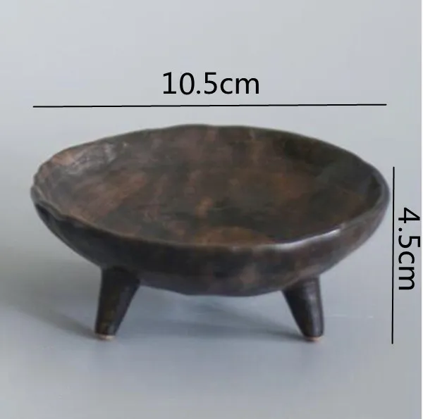 

Керамическая треугольная тарелка