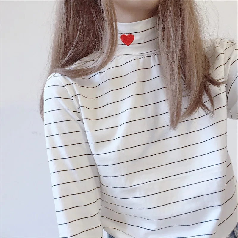 Женская тонкая футболка в полоску с длинным рукавом и вышивкой виде сердца |