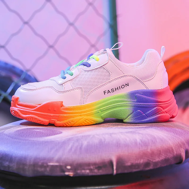 Женские кроссовки на массивной подошве KAMUCC черные шнуровке с разноцветной