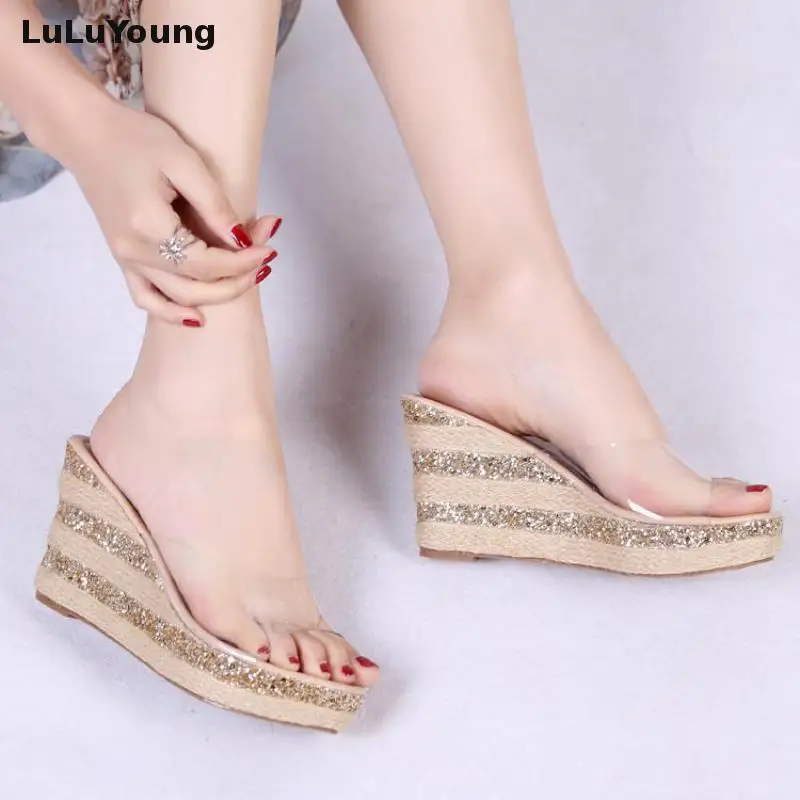 Сандалии женские на платформе и высоком каблуке прозрачные шлепанцы с блестками