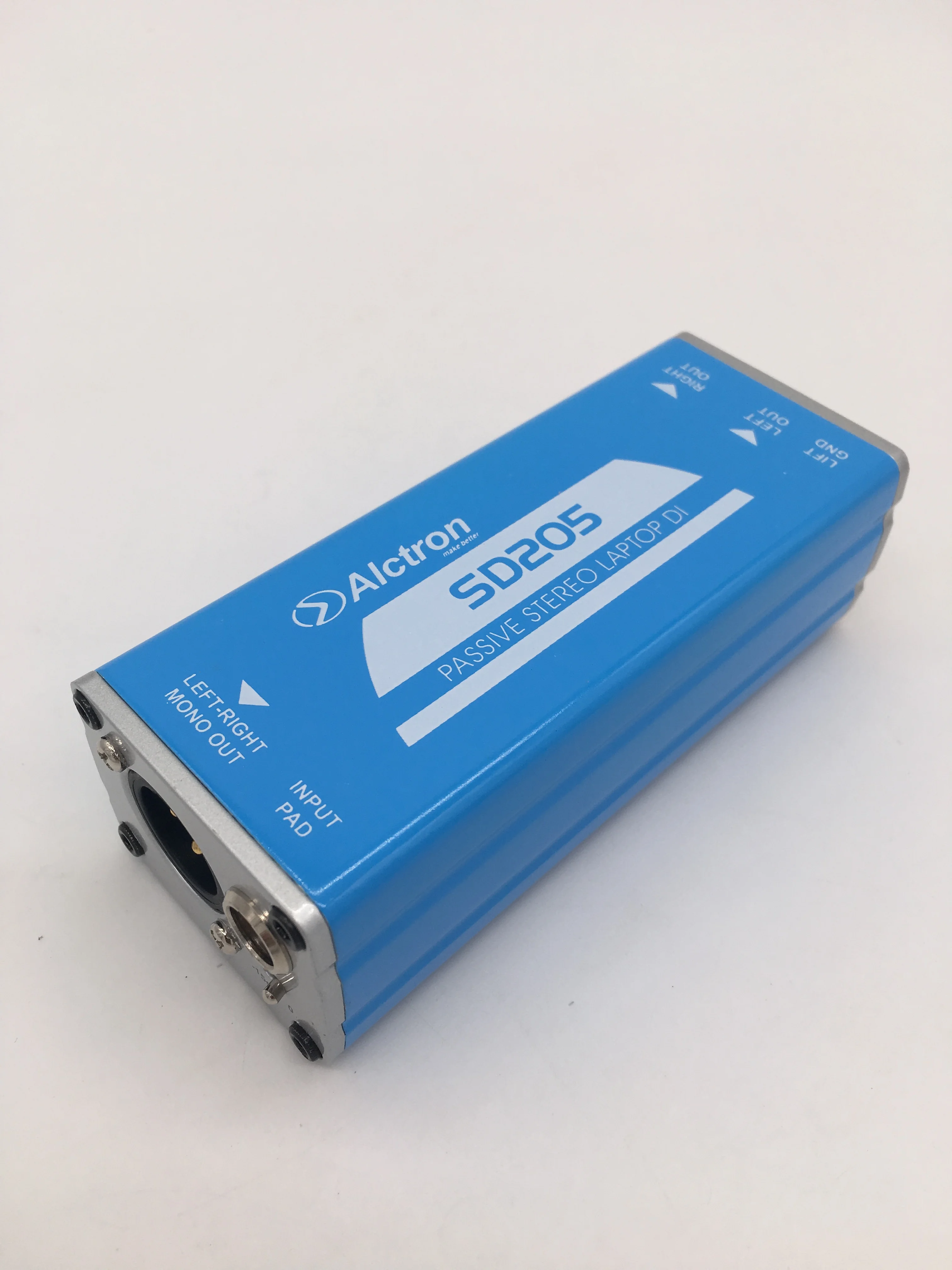 Пассивный стерео ди-бокс Alctron SD205 преобразует небалансированный в