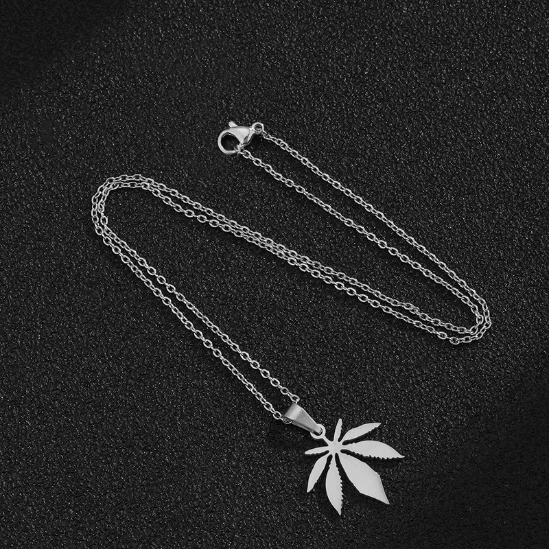

Fashion Trendy Maple Leaf Necklace Hemp Leaf Pendant Charm Chain Necklace for Women Men Gifts Jewelry Accessories
