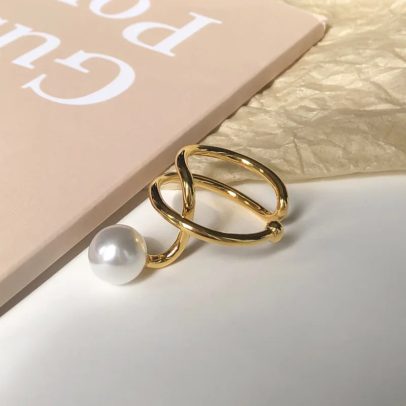 

Pearl Earrings for Women 2021 Romantic Simple Winding Metal Does not Need to Punch Clamp Earrings Beautiful Gift