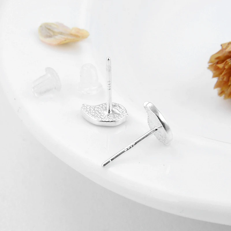 Женские маленькие серьги-гвоздики с птицей из серебра 925 пробы | Украшения и