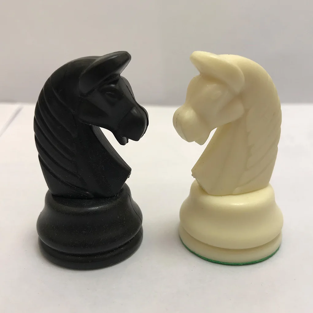 

32pcs Chess Pieces Plastic Chessmen Portable International Chess Pieces Table Game Accessory Parent-child dropship