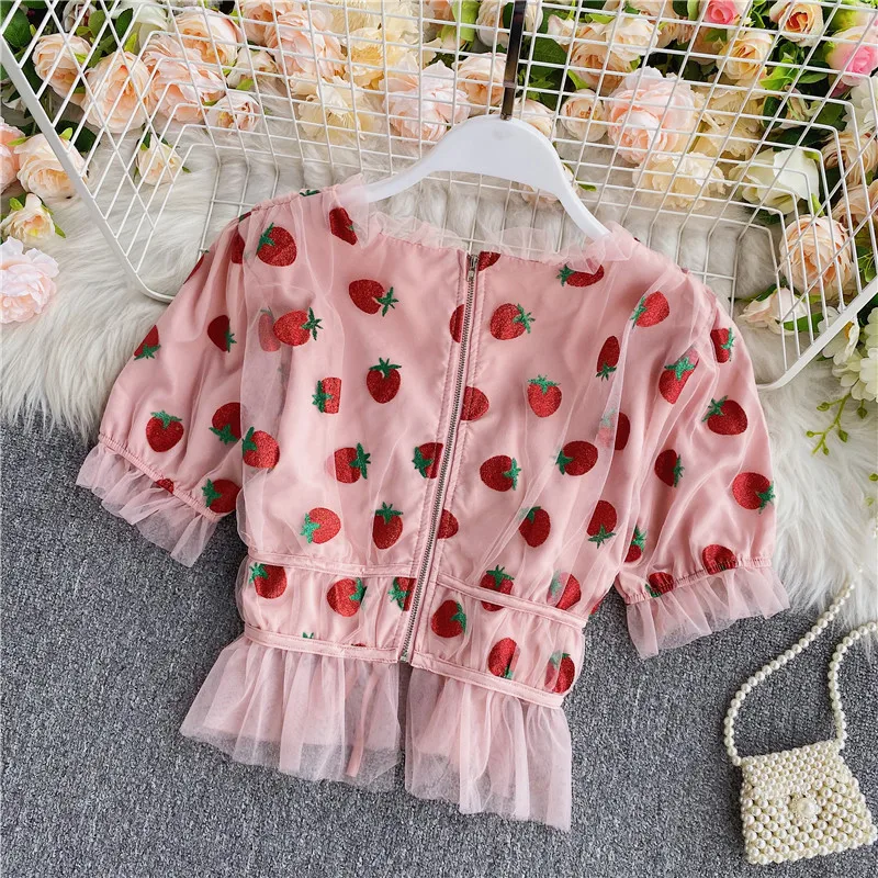 

Summer new strawberry sweet crop top V-neck temperament slim fit crop tops Puff sleeve crop top women 2021