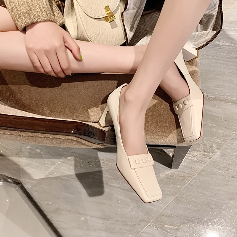 

2020 New Spring and Autumn Fashion Square women's shoes versatile leather single shoes retro chunhou single shoes X526