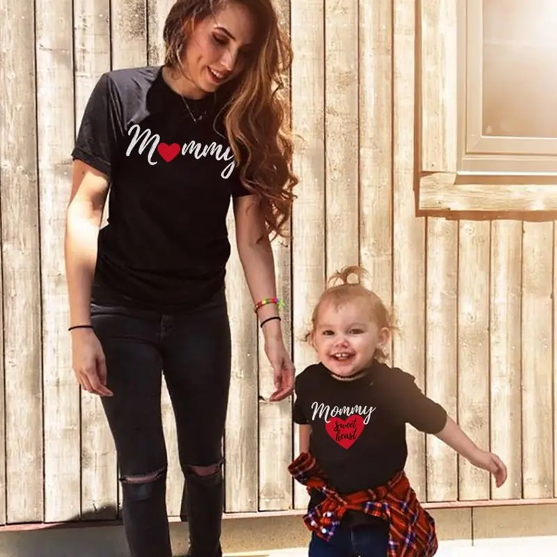 Новинка 2020 футболка для мамы и дочки маленьких девочек милая Свежая с сердечками
