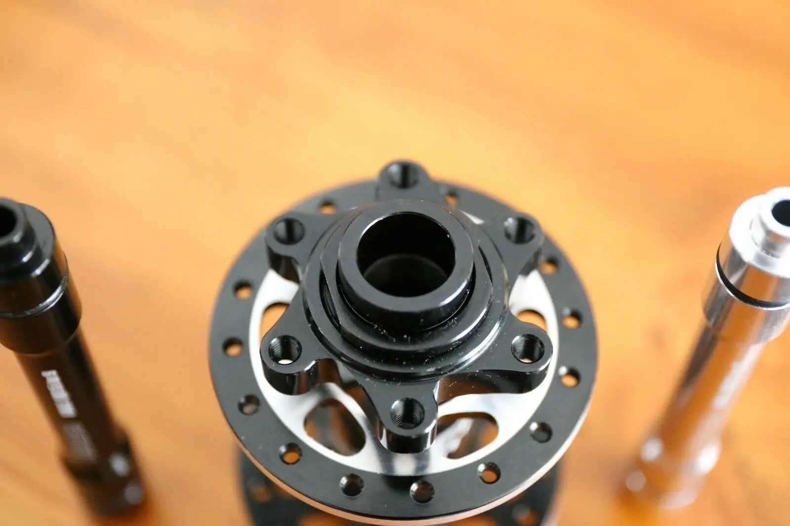 Адаптер ступицы сквозной оси 15 мм к быстросъемному шпагу 9 адаптер