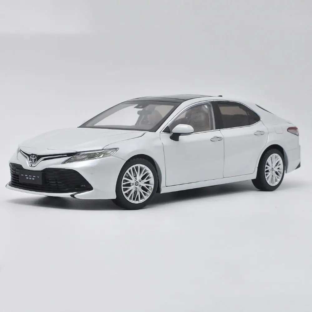 

1/18 Масштаб Toyota Camry 2018 8-го поколения, белая Игрушечная модель автомобиля