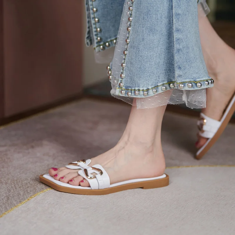 Босоножки женские из натуральной кожи на плоской подошве с открытым носком цвет