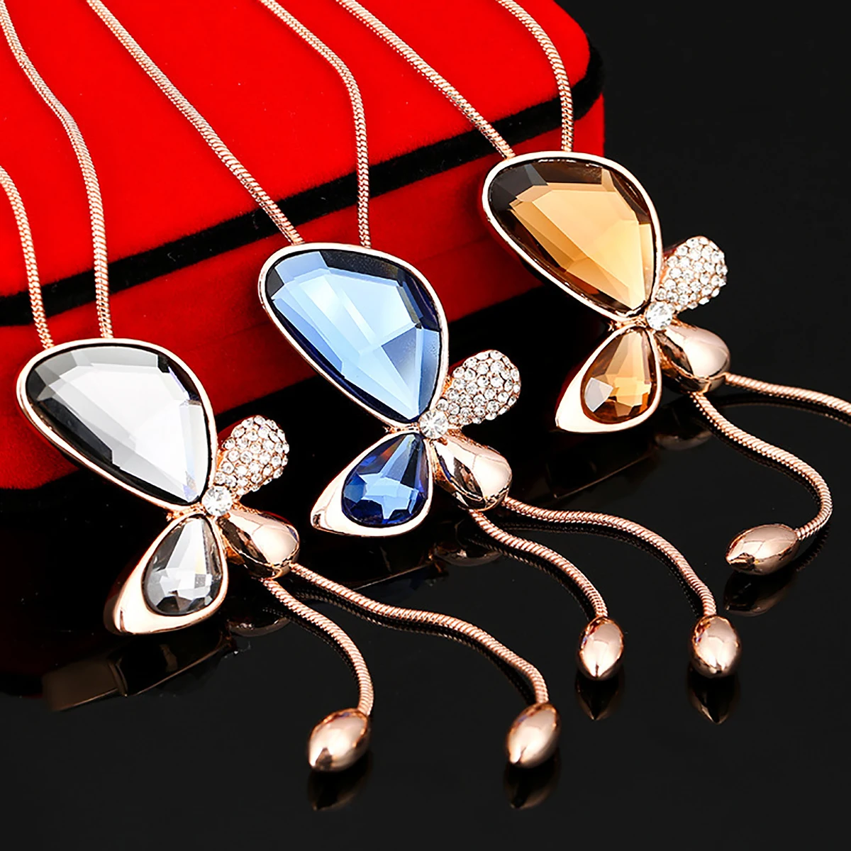 

Long Chain with Crystal Butterfly Pendant Necklace for Women Luxury Rhinestone Sweater Chains Necklaces Neck Jewelry Accessories