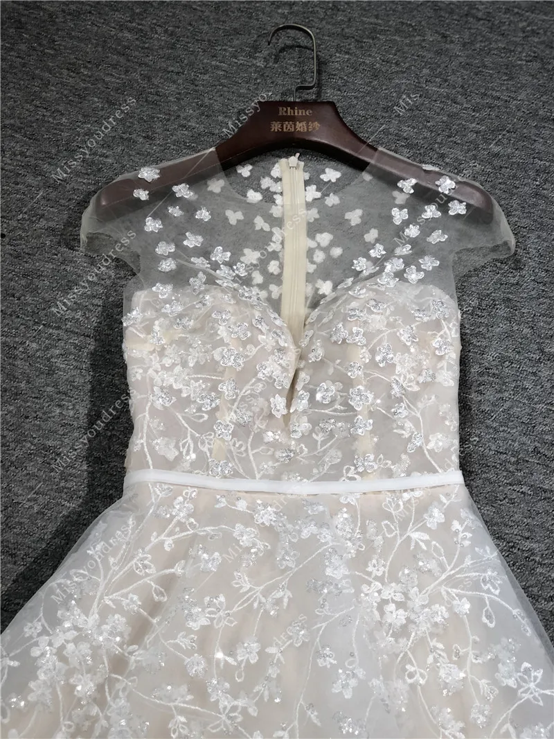 Newest High Quality Customized Ivory High Quality Beading Flowers Cap Sleeves Floor Length A-line Wedding Dress Wedding Gown