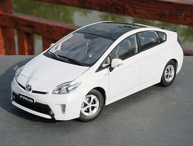 1:18 высокое тщательное TOYOTA PRIUS Гибридный сплав модель автомобиля статические металлические модельные автомобили с оригинальной коробкой