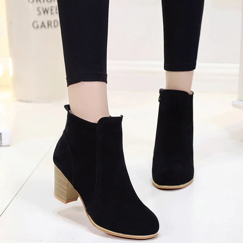 Женские ботинки на высоком каблуке GOXPACER черные мартинсы с пряжкой и круглым