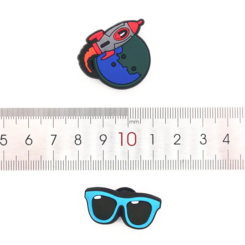 Single Sale 1Pcs Shoe Charms Novelty Spaceship/Sunglasses/Robot Shoes Accessories Shoe Decoration for croc jibz Kids Party X-mas