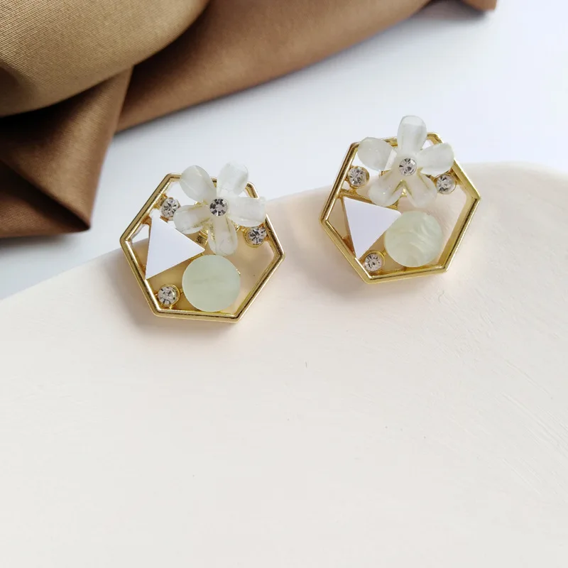 Женские серьги гвоздики из металлической проволоки с прозрачными