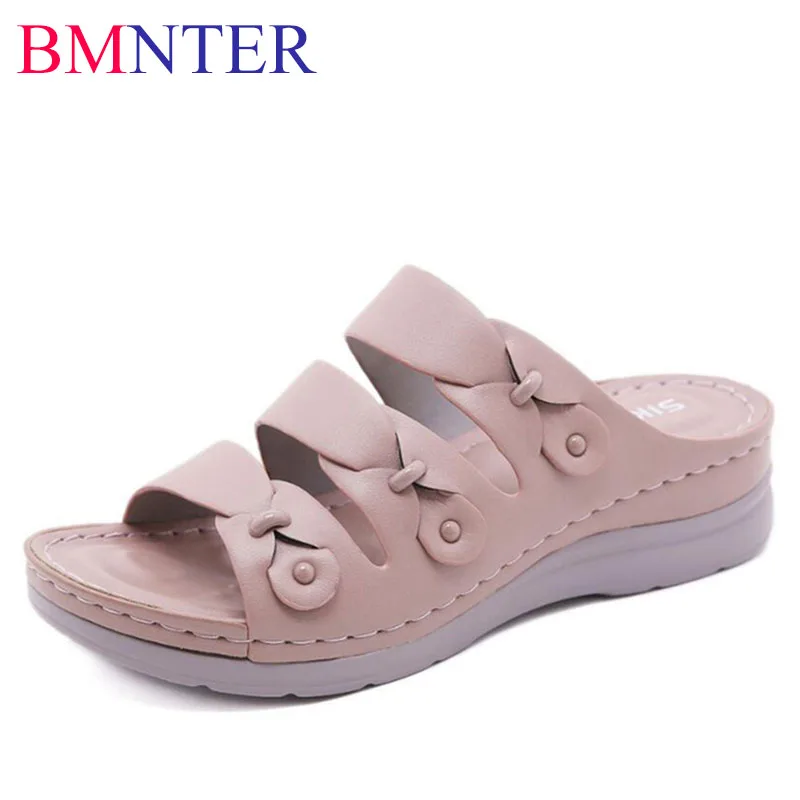 

BMNTER 2021 Summer Women's Slippers Classic Retro Soft Leather Slope With Mom Sandals Outdoor Walking Beach Women's Slippers