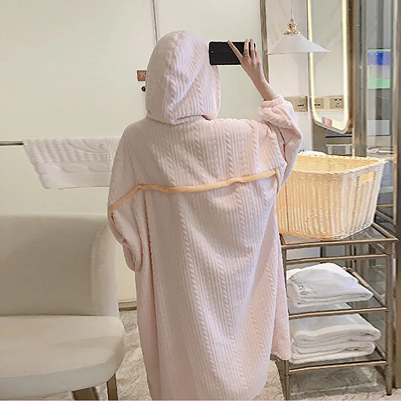 

2020 New Women Fashion Warm Flannel Robes Female Long-sleeved Hooded Homewear Autumn Winter Long Loose Nightgown XA344F