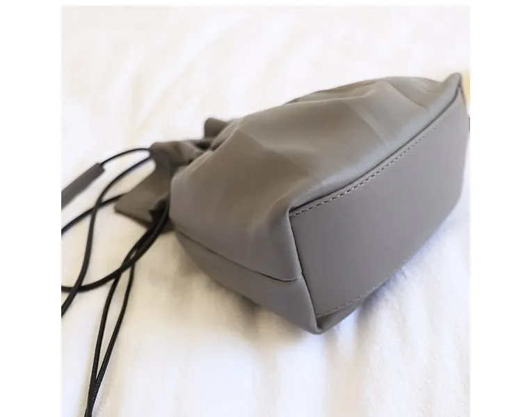 

Messenger bags Women Bucket Shoulder Bag large capacity vintage Leather lady handbag Black cross body bags for girls new arrival